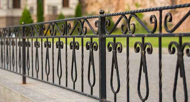 University of New Mexico Considers Adding Iron Fence Around Campus